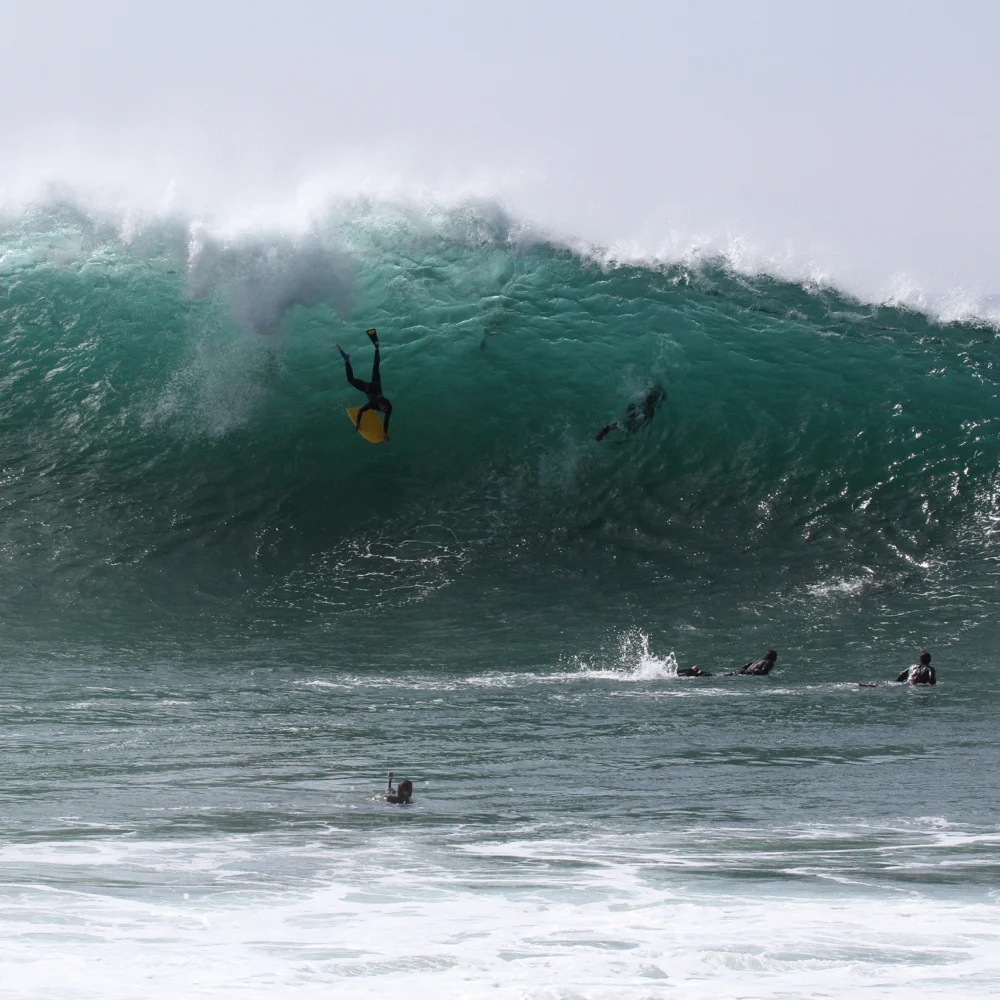 large surf break with bodyboarder